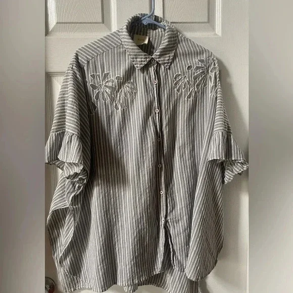 Anthropologie Mave Betty oversized Fit Button down short sleeve size XS-S - Picture 2 of 8